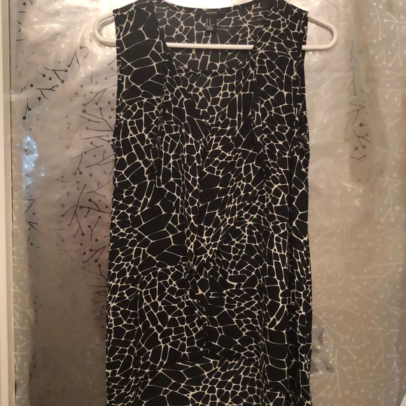 Black and white flowy hi - low style top - Picture 1 of 2
